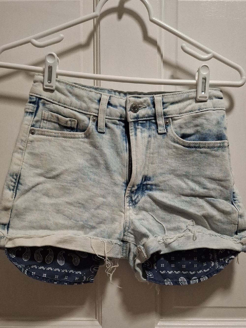 Old Navy Light Blue Distressed Denim Shorts with Bandana Lining Womens Size 0
